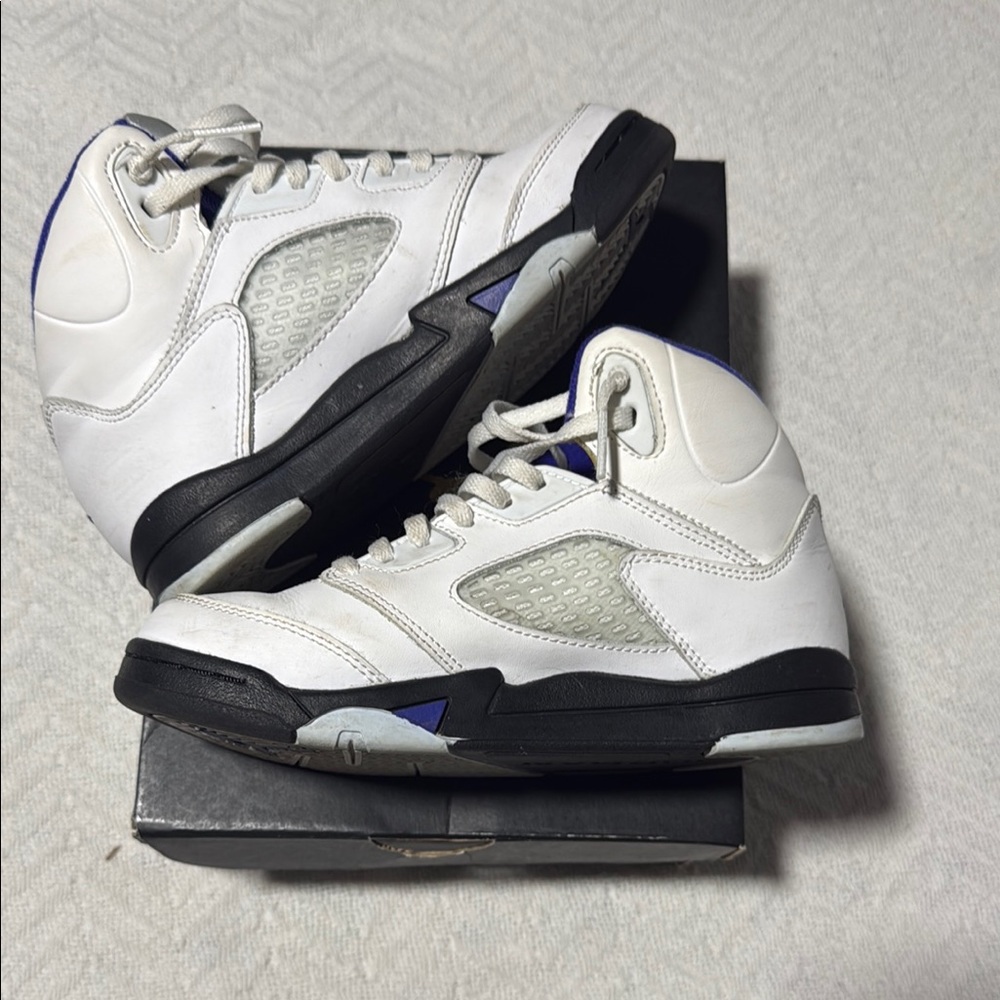 White purple and black retro Jordan 5 Sneakers youth 1.5